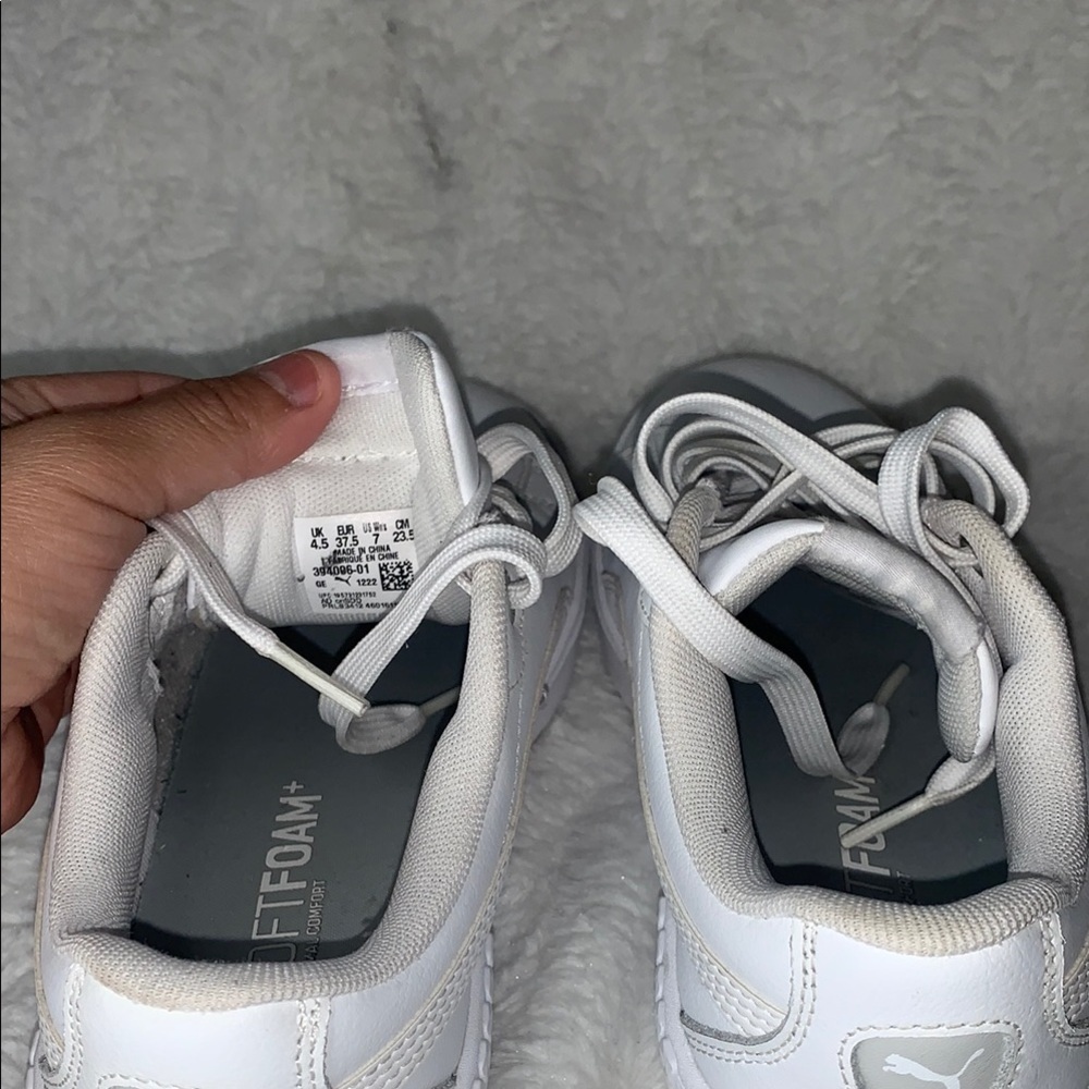Like New PUMA White Sneakers - Picture 4 of 8